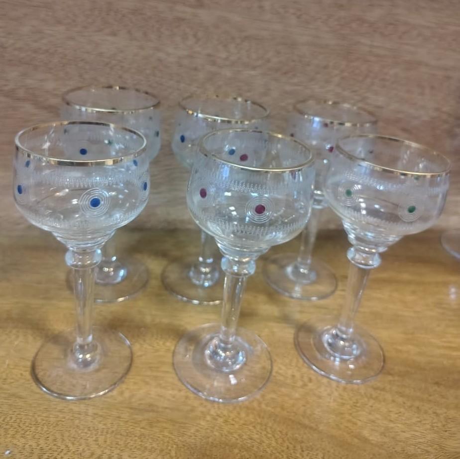 Juego de copas de licor con borde de oro - Image 2