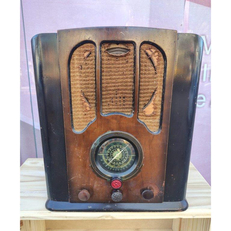 Radio Antigua A Válvulas Estilo Capilla De Madera Década 1930