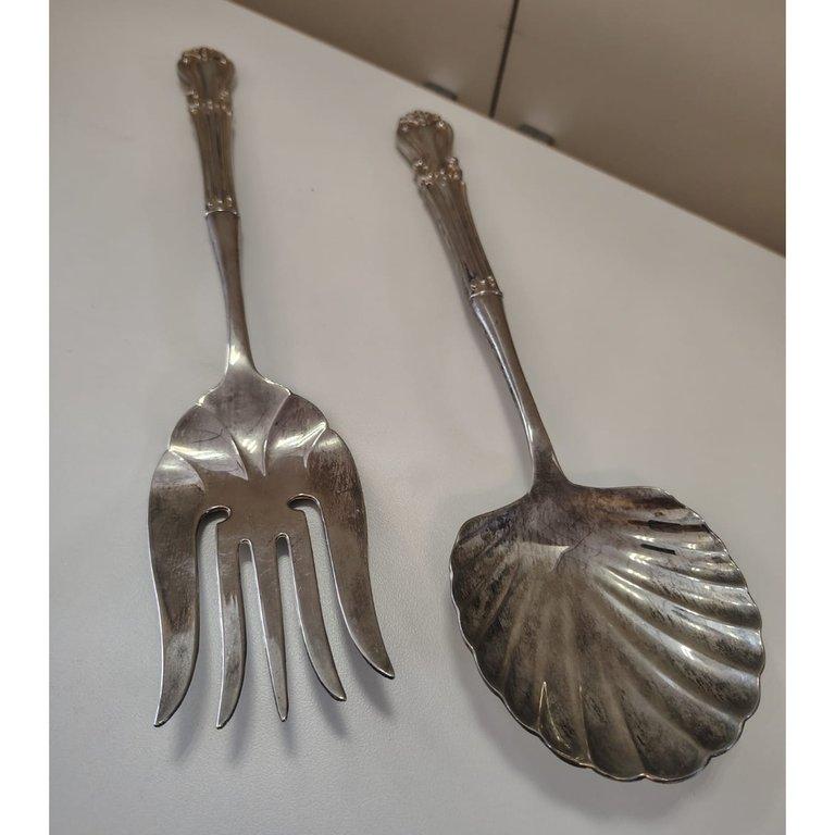Par de Piezas de Servir Vintage de Metal Plateado Concha