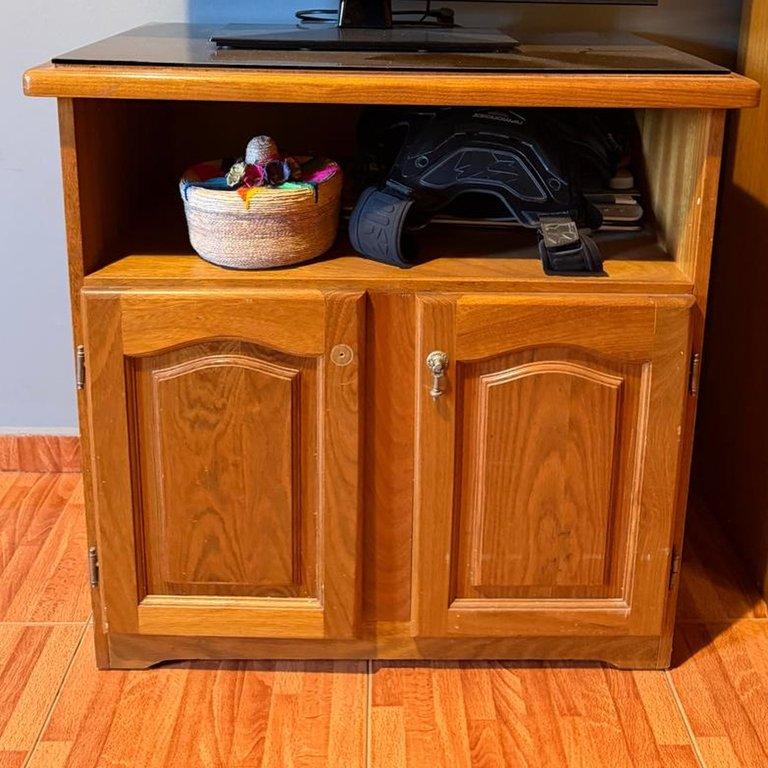 Mueble Rack Para TV De Roble Con Puertas Y Estante